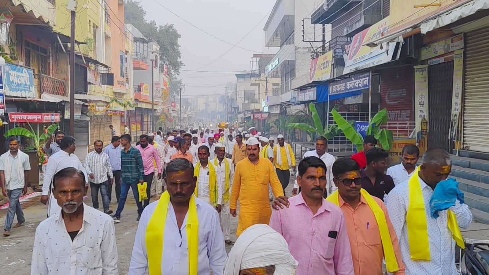 उमरगा येथील विठ्ठल बिरदेव मंदिरास औसेकरांचे मानाचे बाशिंग